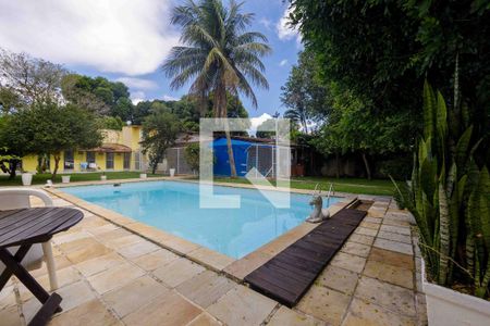 Casa à venda com 1400m², 3 quartos e 5 vagas Casa à venda com 1400m², 3 quartos e 5 vagasQuintal