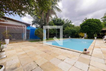 Casa à venda com 1400m², 3 quartos e 5 vagas Casa à venda com 1400m², 3 quartos e 5 vagasQuintal