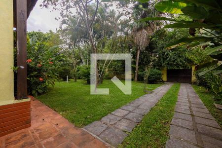 Casa à venda com 1400m², 3 quartos e 5 vagas Casa à venda com 1400m², 3 quartos e 5 vagasQuintal Frente