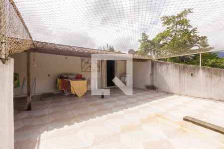 Casa à venda com 1400m², 3 quartos e 5 vagas Casa à venda com 1400m², 3 quartos e 5 vagasTerraço