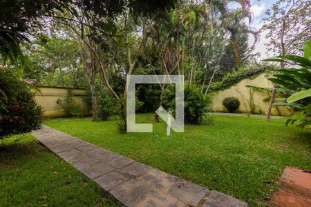 Casa à venda com 1400m², 3 quartos e 5 vagas Casa à venda com 1400m², 3 quartos e 5 vagasQuintal Frente