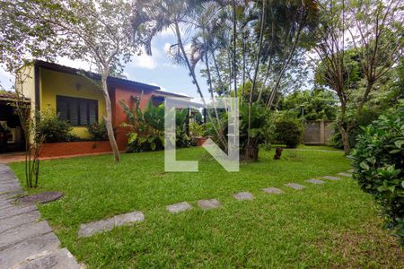 Casa à venda com 1400m², 3 quartos e 5 vagas Casa à venda com 1400m², 3 quartos e 5 vagasQuintal Frente