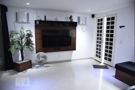 Casa para alugar com 4 quartos, 216m² em Pechincha, Rio de Janeiro