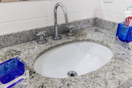 Apartamento para alugar com 107m², 2 quartos e 2 vagasDetalhe do Banheiro da Suíte 1