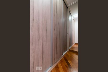 Closet da Suíte 1 de apartamento para alugar com 2 quartos, 107m² em Empresarial 18 do Forte, Barueri