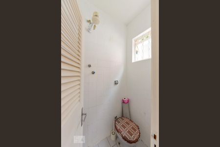 Casa à venda com 110m², 3 quartos e 1 vaga Casa à venda com 110m², 3 quartos e 1 vagaBanheiro Serviço