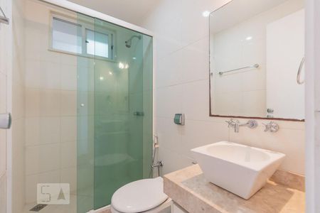 Banheiro de apartamento para alugar com 2 quartos, 80m² em Botafogo, Rio de Janeiro