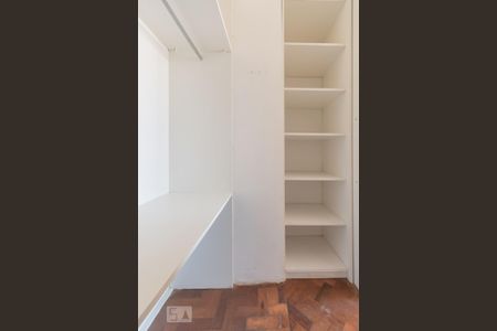 Apartamento para alugar com 80m², 2 quartos e 1 vaga Apartamento para alugar com 80m², 2 quartos e 1 vagaCloset