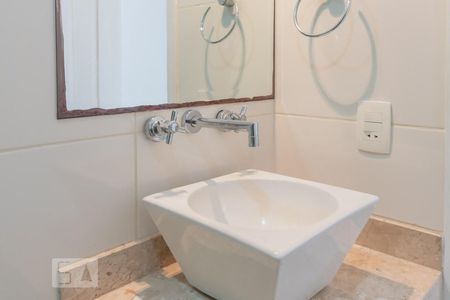 Banheiro de apartamento para alugar com 2 quartos, 80m² em Botafogo, Rio de Janeiro