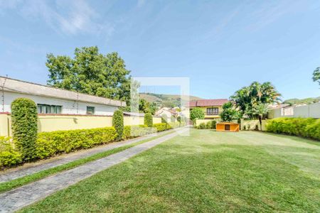 Casa à venda com 200m², 4 quartos e 2 vagasFachada