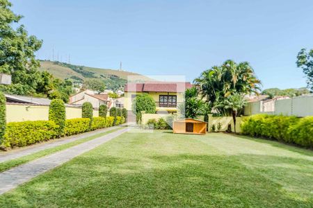 Casa à venda com 200m², 4 quartos e 2 vagasFachada