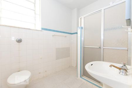 Banheiro Social de Apartamento com 2 quartos, 90m² Ingá