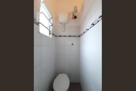 Casa de condomínio à venda com 250m², 3 quartos e 2 vagasBanheiro de Serviço