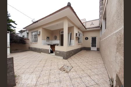 Casa de condomínio à venda com 250m², 3 quartos e 2 vagasFachada