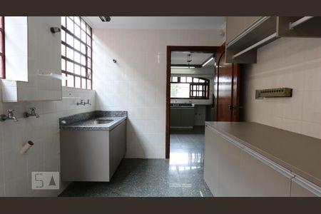Casa à venda com 485m², 4 quartos e 7 vagasarea de serviço