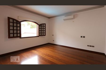 Casa à venda com 485m², 4 quartos e 7 vagassuite 3