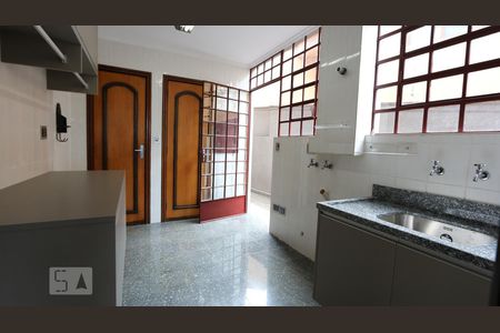 Casa à venda com 485m², 4 quartos e 7 vagascozinha