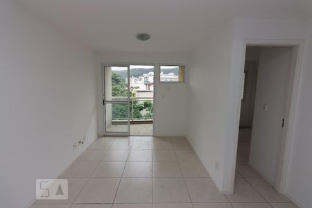 Apartamento para alugar com 64m², 3 quartos e 1 vagaSala