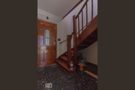 Acesso ao segundo andar de casa para alugar com 2 quartos, 120m² em Cambuci, São Paulo