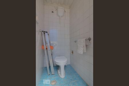 Banheiro de serviço de casa para alugar com 2 quartos, 120m² em Cambuci, São Paulo