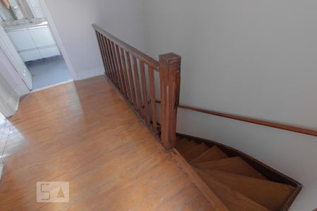 Acesso ao segundo andar de casa à venda com 2 quartos, 120m² em Cambuci, São Paulo