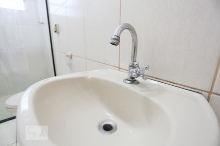 Banheiro de apartamento para alugar com 1 quarto, 60m² em Umuarama, Osasco