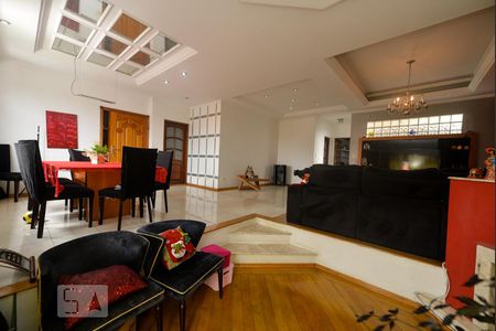 Casa de condomínio à venda com 220m², 3 quartos e 3 vagasSala