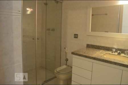 Banheiro de apartamento para alugar com 3 quartos, 186m² em Vila Suzana, São Paulo