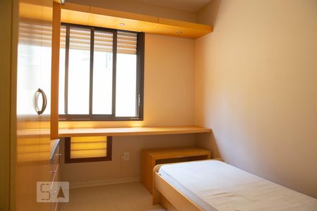 Quarto 1 de apartamento para alugar com 2 quartos, 61m² em Petrópolis, Porto Alegre