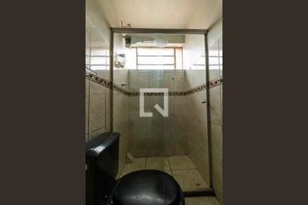 Banheiro de apartamento à venda com 1 quarto, 59m² em Medianeira, Porto Alegre