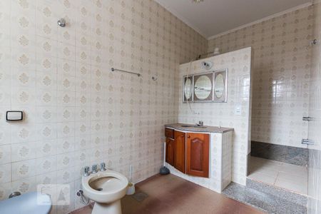 Casa para alugar com 432m², 4 quartos e 4 vagasBanheiro do Quarto 1
