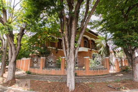 Casa para alugar com 432m², 4 quartos e 4 vagasFachada