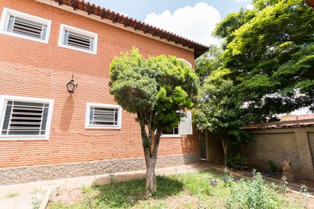 Casa para alugar com 432m², 4 quartos e 4 vagasFundos