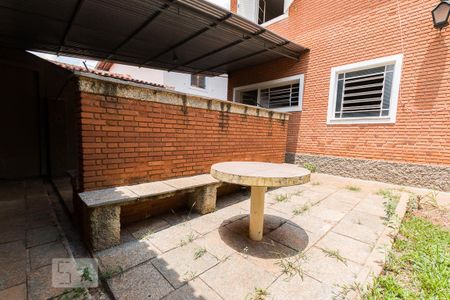 Casa para alugar com 432m², 4 quartos e 4 vagasFundos