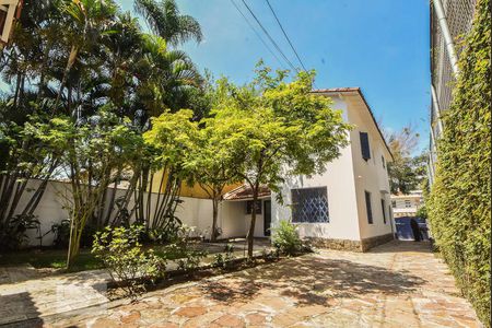 Quintal  de casa à venda com 3 quartos, 235m² em Brooklin Paulista, São Paulo