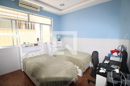 Casa de condomínio à venda com 240m², 3 quartos e 1 vagaQuarto2