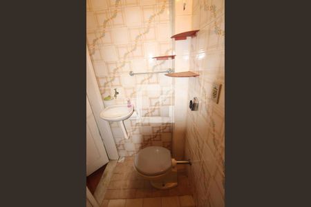 Casa de condomínio à venda com 240m², 3 quartos e 1 vagaBanheiro de serviço