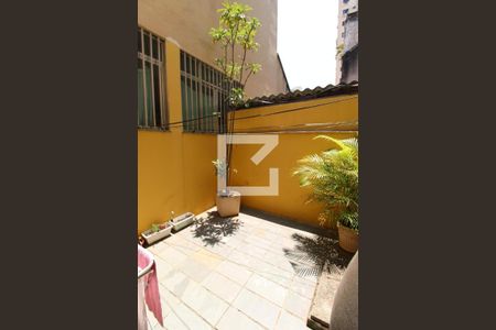 Casa de condomínio à venda com 240m², 3 quartos e 1 vagaQuintal