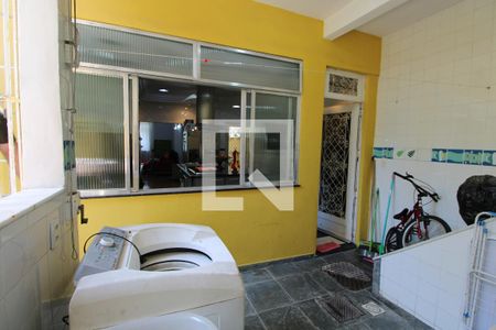 Casa de condomínio à venda com 240m², 3 quartos e 1 vagaÁrea de Serviço