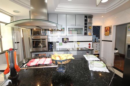 Casa de condomínio à venda com 240m², 3 quartos e 1 vagaCozinha