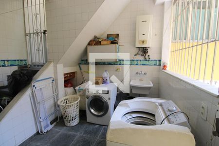 Casa de condomínio à venda com 240m², 3 quartos e 1 vagaÁrea de Serviço