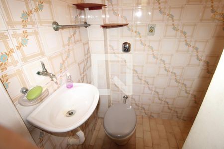 Casa de condomínio à venda com 240m², 3 quartos e 1 vagaBanheiro de serviço