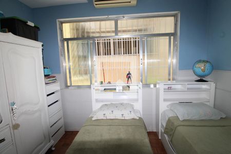 Casa de condomínio à venda com 240m², 3 quartos e 1 vagaQuarto2