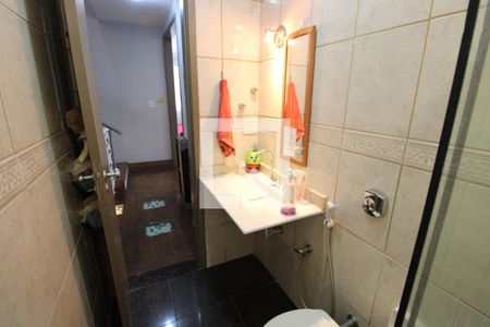 Casa de condomínio à venda com 240m², 3 quartos e 1 vagaBanheiro Social