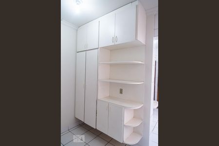 Apartamento à venda com 100m², 3 quartos e 1 vaga Apartamento à venda com 100m², 3 quartos e 1 vagaArmário da Despensa