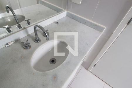 Apartamento à venda com 76m², 2 quartos e 2 vagasDetalhe do Banheiro da Suite