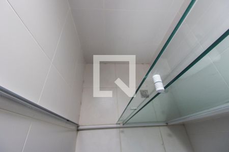 Apartamento à venda com 76m², 2 quartos e 2 vagasDetalhe do Banheiro da Suite