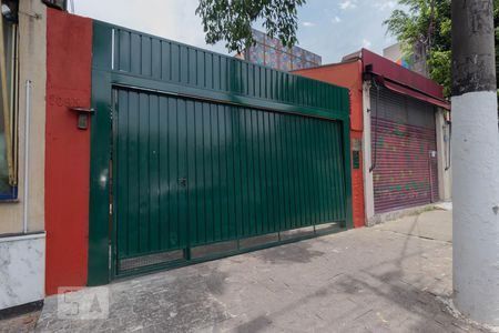 Casa à venda com 190m², 2 quartos e 1 vaga Casa à venda com 190m², 2 quartos e 1 vagaFachada