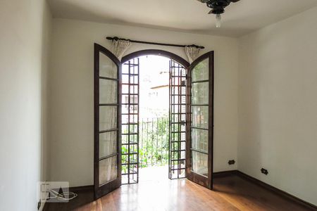 Casa de condomínio à venda com 130m², 4 quartos e 2 vagas Casa de condomínio à venda com 130m², 4 quartos e 2 vagasSuíte