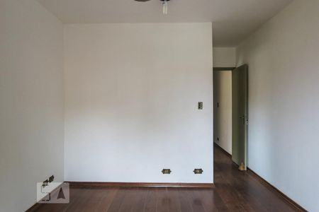 Casa de condomínio à venda com 130m², 4 quartos e 2 vagas Casa de condomínio à venda com 130m², 4 quartos e 2 vagasSuíte